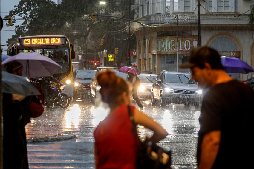 Frente Fria E Ciclone Extratropical Elevam Risco De Tempestades No Rio