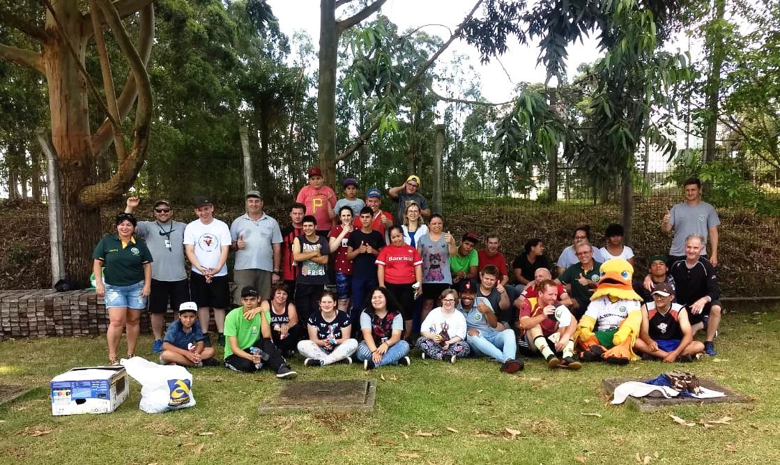 Representantes do Canarinho visitaram a APAE Erechim   |   Foto: YFC/Imprensa