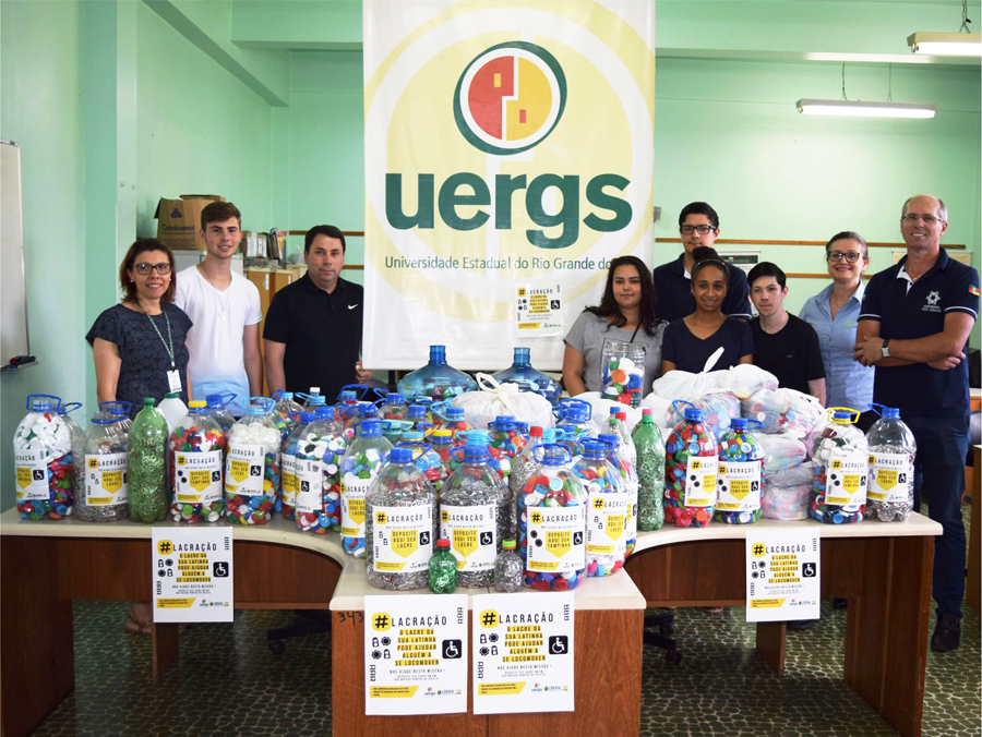 Gerente comercial da Creral de Sananduva, Zelci Guzzo, esteve na UERGS, representando a Creral, para receber as doações.