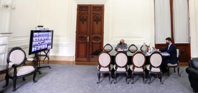 Do Palácio Piratini, por meio de videoconferência, governador Leite participou de reunião com o presidente Bolsonaro              Foto: Felipe Dalla Valle/Palácio Piratini